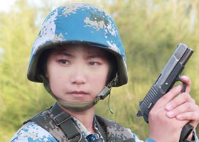 看中国海军陆战队的女枪王(1)